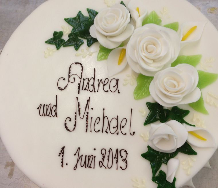 Hochzeitstorte mit Rosen